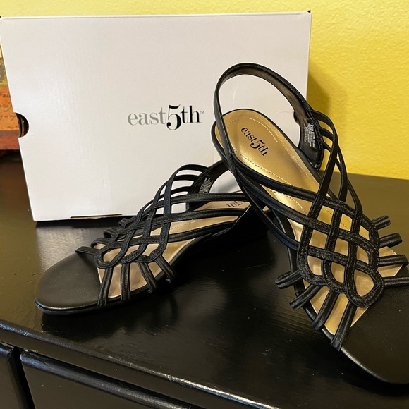 NWT East 5th black slingback wedge sandals - Picture 3 of 7